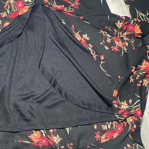 Miami Francesca’s Ginger Floral Romper - Picture 9 of 12